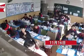 山西一中学老师监控呼叫学生，女孩歪头回应：咋？上厕所没纸了？图片