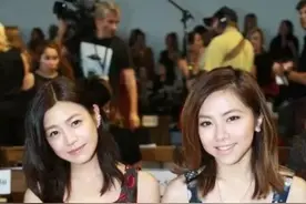 近日，陈妍希和邓紫棋罕见同框，同种穿衣风格的两人好像双胞胎。图片