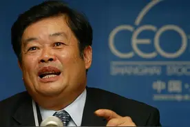 年薪12万被曹德旺免职的总经理，对手50万都挖不走，原因令人泪目图片