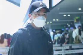 45岁刘恺威罕现身，身形消瘦惹人心疼，与杨幂离婚后仍独身一人图片