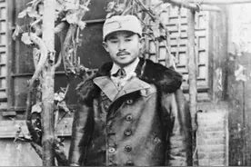 46年贺龙战友关向应去世，贺龙为满足其愿望，给儿子取名“鹏飞”图片