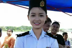 漂亮的缅甸海军女军官 颜值都可以当明星了图片
