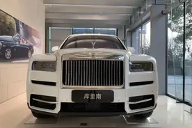 大妈用800万劳斯莱斯晒鱼干，车主内心滴血却不阻止：她比车贵图片