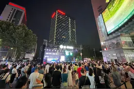 十一假期商场正当红，郑州多家商场迎来客流激增！一商场首日客流10万图片