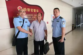 省检察院法警总队领导到东兴区检察院看望慰问脱贫攻坚一线干警图片