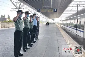 送新兵，踏征程！荆州首批435名新兵奔赴军营图片