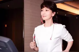 64岁赵雅芝晒运动照，保持身材的秘诀原来是这个，果然女神都自律图片