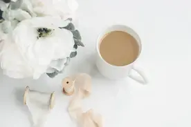 对不起，你一旦牵过别人的手，就不再是我的英雄图片