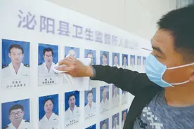 妻子忆丈夫：梦回十年前 你在门外等我一宿图片