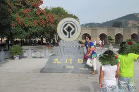 万里长城唯独在这里遇山中断，遇水不绝，是唯一的一段水上长城图片