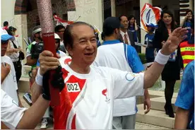 何鸿燊：“叫我‘爱国资本家’，我很中意。”图片