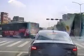 深圳一公交车在路口漂移调头，警方通报来了图片