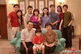 《外来媳妇本地郎》康家第三代媳妇罗飞燕，像一只待回的候鸟图片