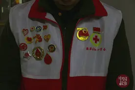 六旬保安大爷献血成瘾，坐3天火车去救人，原因令人惋惜图片