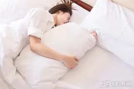 为什么睡觉时，身体会突然「抖」一下？是大脑在试探死亡吗？图片