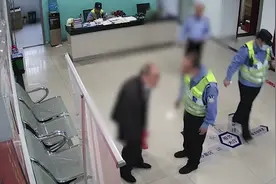 江苏苏州：耄耋老人携巨款跨市“流浪”？警方陪坐高铁送回无锡图片