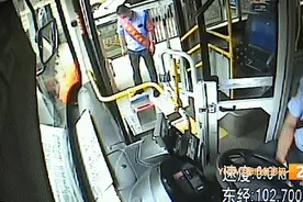 携带违禁品乘公交 乘客被“请”下车图片