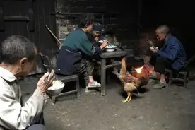 九旬母亲照顾仨智障儿，担心死后儿子挨饿，为其留“3大缸”母爱图片