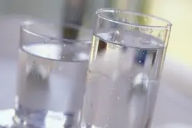 喝水前先了解这4个问题，补水科学又健康图片