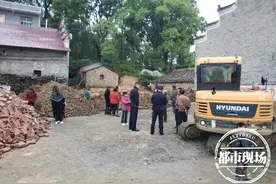 村庄建祠堂挖地，发现100多年前的宝贝，“种类很齐全”图片