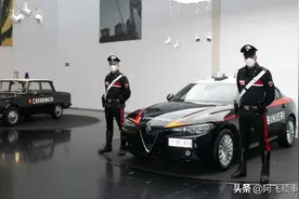 防弹版阿尔法·罗密欧Giulia加入意大利共和国宪兵队图片