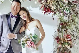 35岁李彩桦突然宣布婚讯让粉丝吃惊，嫁内地钢材老板住10亿四合院图片