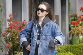 莉莉·柯林斯（Lily Collins）戴着黑超图片