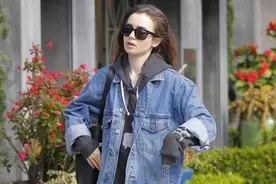 莉莉·柯林斯（Lily Collins）戴着黑超图片