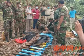 柬埔寨53把AK47和M79被查获图片