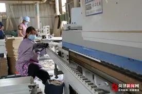 定陶张湾镇：小板凳撬动大产业，电商连通致富路图片
