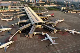 从广州暴雨学“一词多义”，ground：使停飞，阻止…起飞图片