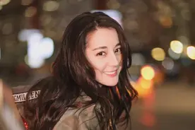 心中永远的女神迪丽热巴，这样的身材没得说，健身照真优秀图片