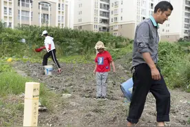烂尾楼“别样幸福城”复工！无奈住进去的业主幸福得一夜未眠图片