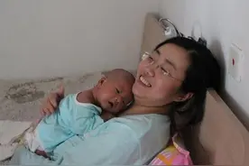 新生儿没满百天，宝妈学会在3件事上“偷懒”，孩子发育好身体棒图片