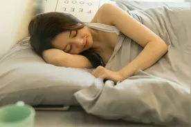 睡不好觉是很多准妈妈经常抱怨的事情，分享几个办法，帮你睡好觉图片