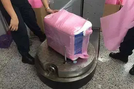 火车司机鸣笛呼应儿子｜我爱你，就算生活迫不得已图片