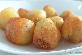 土豆别总炒土豆丝，教你个新吃法，不油炸，出锅连吃8个不过瘾图片