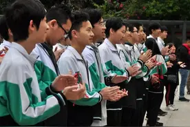“大学”和“学院”差别很大，学生填报志愿要谨慎，尽量别去复习图片