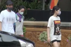 影帝张家辉一家三口出游，15岁女儿大长腿抢镜！长相既随爸又像妈图片