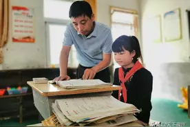 歙县深渡镇：关爱留守儿童 分享你我童年图片