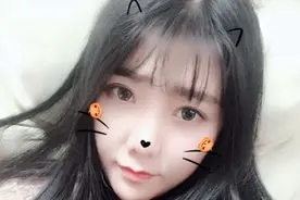 斗鱼一姐小团团露脸直播，颜值、体重双双翻车，这第二个乔碧萝？图片