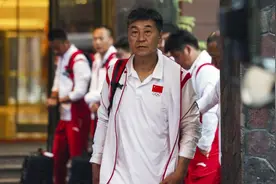 贾秀全，一个长在球迷“槽点”上的教练，点赞日本盒饭又被吐槽图片