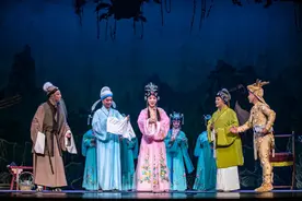 宝莲灯下把情定 人正青春花正红丨传承版豫剧《宝莲灯》黄帝故里火爆上演图片