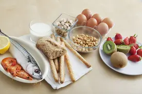 老人膳食均衡，每天至少吃12种食物图片