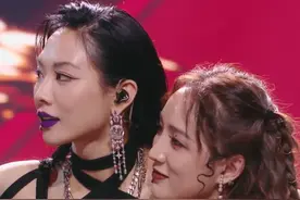 孟佳票数刚公开，宁静跟郁可唯说悄悄话，没想到麦都收录到声音了图片
