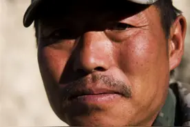 边防团团长祁发宝，与数倍印军肉搏负重伤，中央军委授予荣誉称号图片