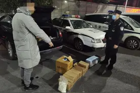 杭州特警深夜在路边劝离违停车，竟然查出两千多支笑气！一查，贩子还是“老熟人”图片