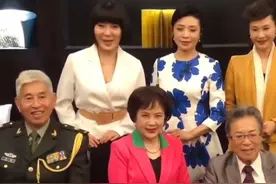 老艺术家聚会，75岁程志脸瘦了一圈头发斑白，李光羲穿西装好帅气图片