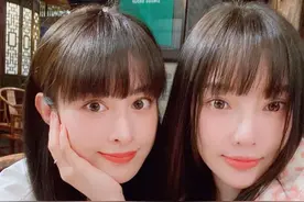 李小璐晒自拍，与闺蜜王若雪两人留同款发型看不出相差11岁图片