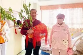 再说说67岁生孩子的夫妻，恩爱后面的残忍真相图片